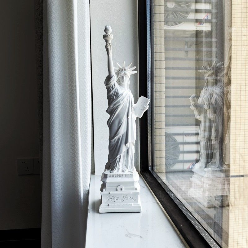 Statue of Liberty Model Desk A - Travel Accessories New York avaliação e preço