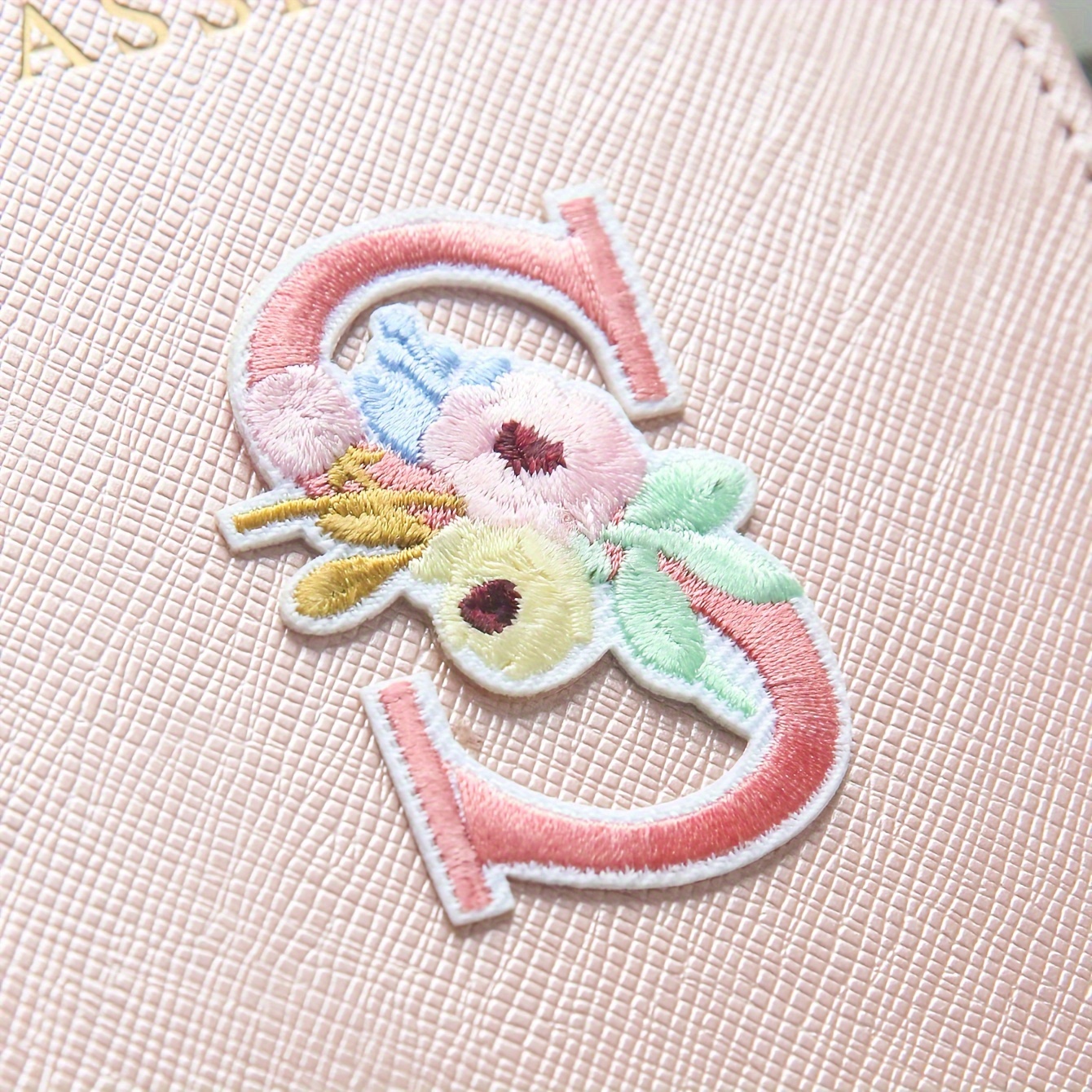 Custom Floral Initial Letter P - Travel Accessories Hong Kong avaliação e preço